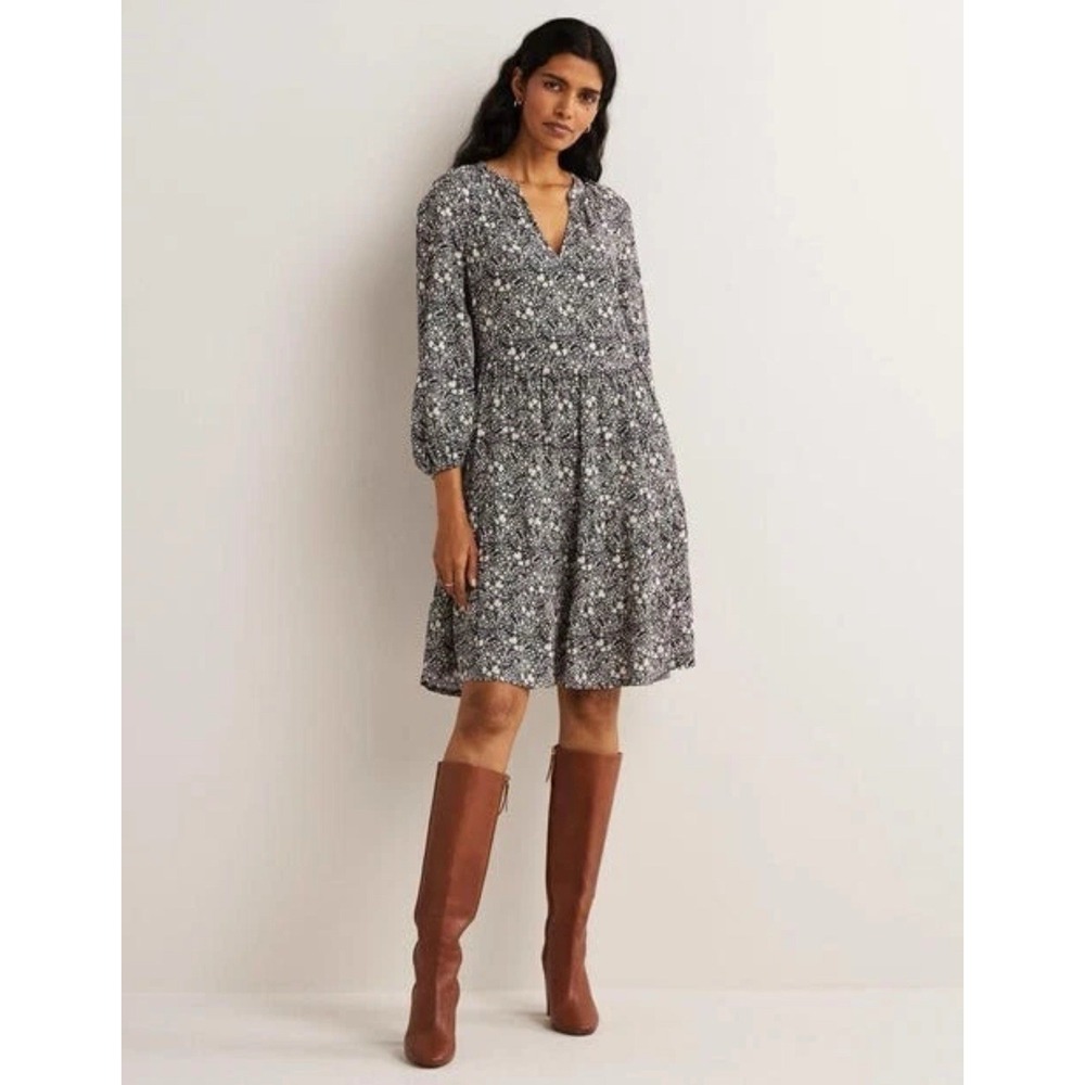 BODEN Notch Neck Tiered Dress in Navy Floral Print Size 16/18 NWT